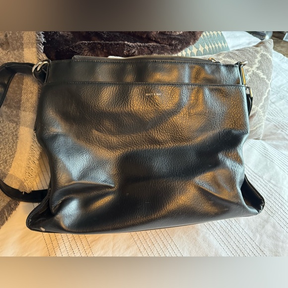 Matt&Nat vegan bag. Great condition. Super roomy - Picture 1 of 4